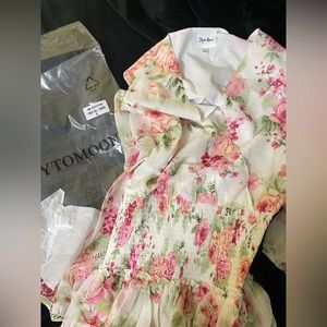 Sky to moon. Floral print long sleeve laced down mini dress.